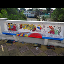 (Auftrags-)Graffiti auf einer Bank